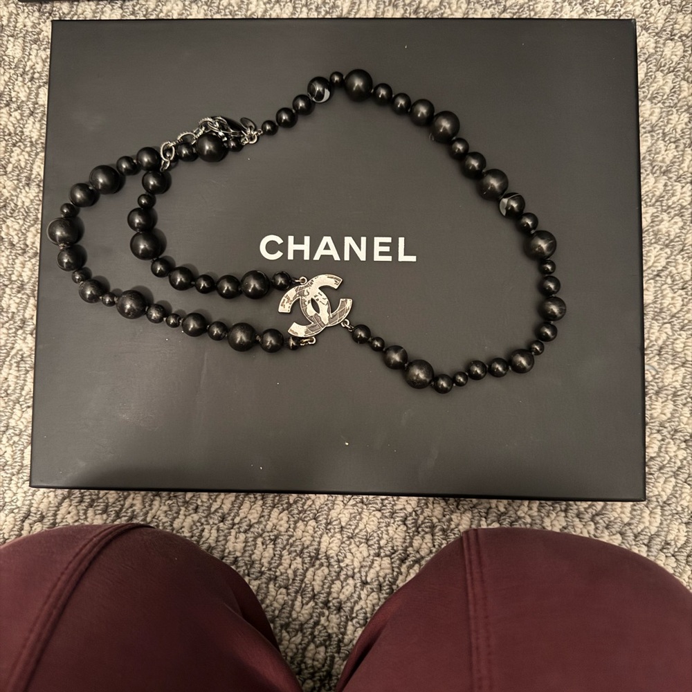 CHANEL PEARLS Choker Black Beaded Enamel Map CC Charm Necklace